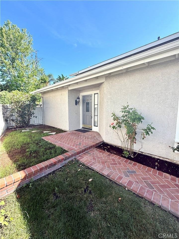 32001 Lazy Glen Ln - Photo 3 of 32