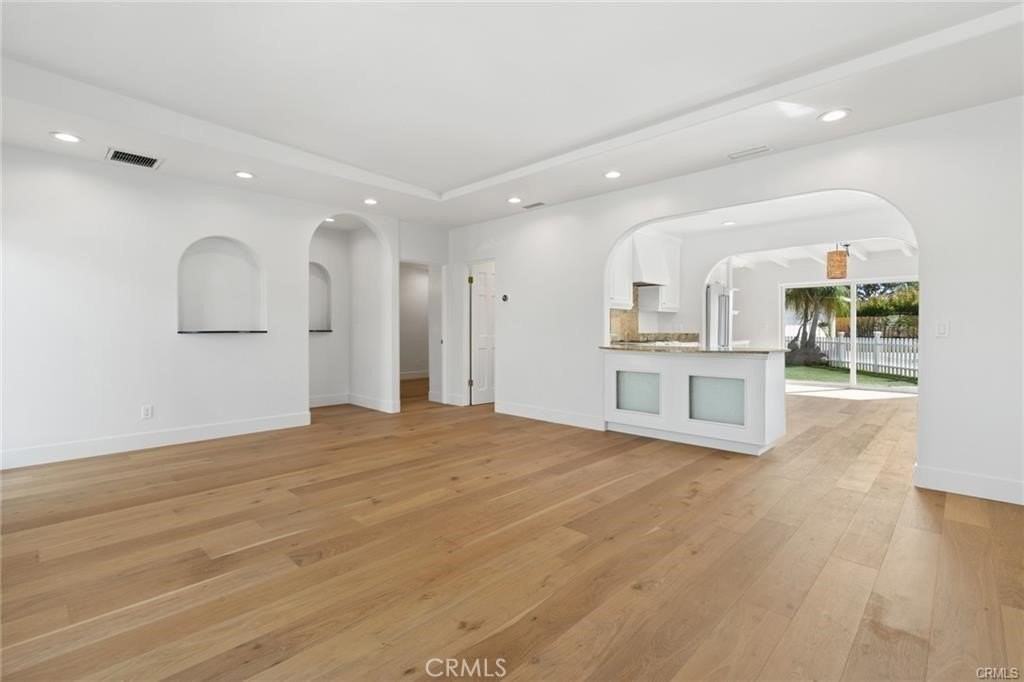 369 E 20th St - Photo 5 of 16