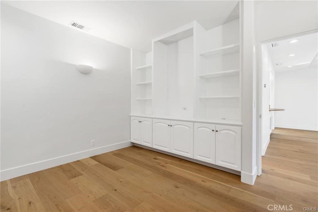 369 E 20th St - Photo 6 of 16