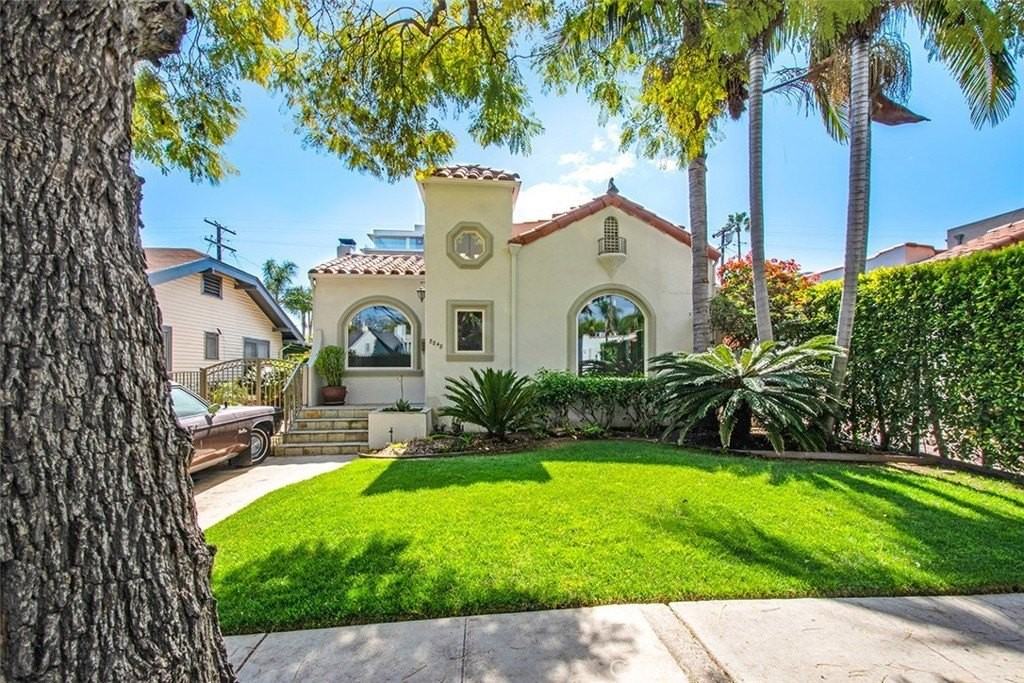 8848 Ashcroft Ave - Photo 5 of 38