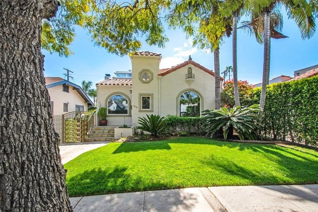 8848 Ashcroft Ave - Photo 6 of 38