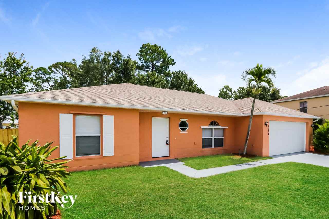 1973 Sw Bellevue Ave - Photo 2 of 15