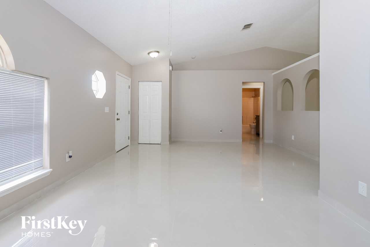 1973 Sw Bellevue Ave - Photo 4 of 15