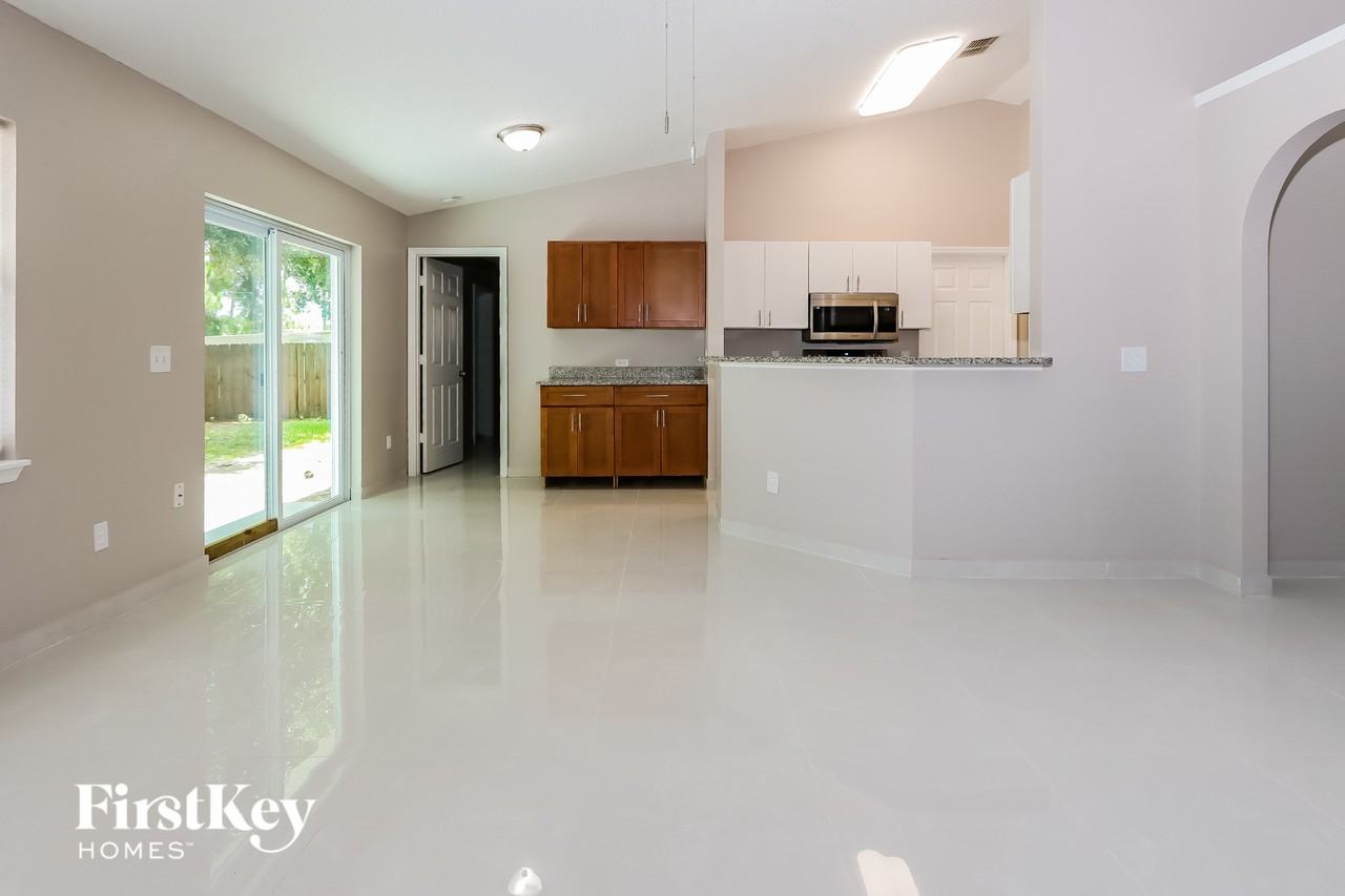 1973 Sw Bellevue Ave - Photo 5 of 15