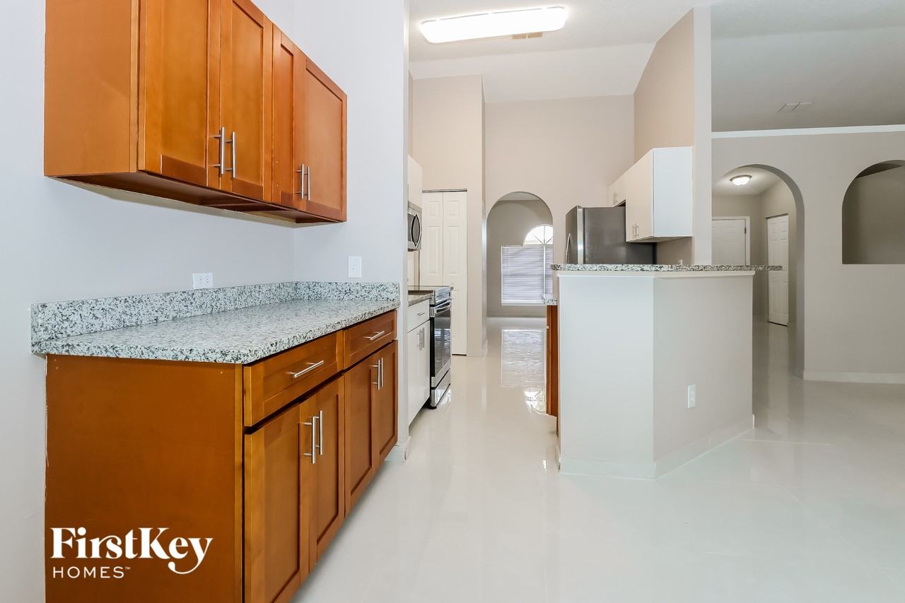 1973 Sw Bellevue Ave - Photo 6 of 15