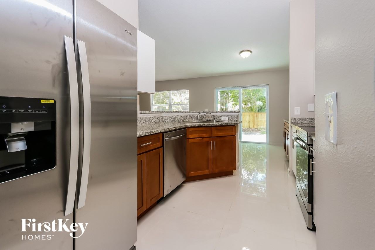 1973 Sw Bellevue Ave - Photo 7 of 15