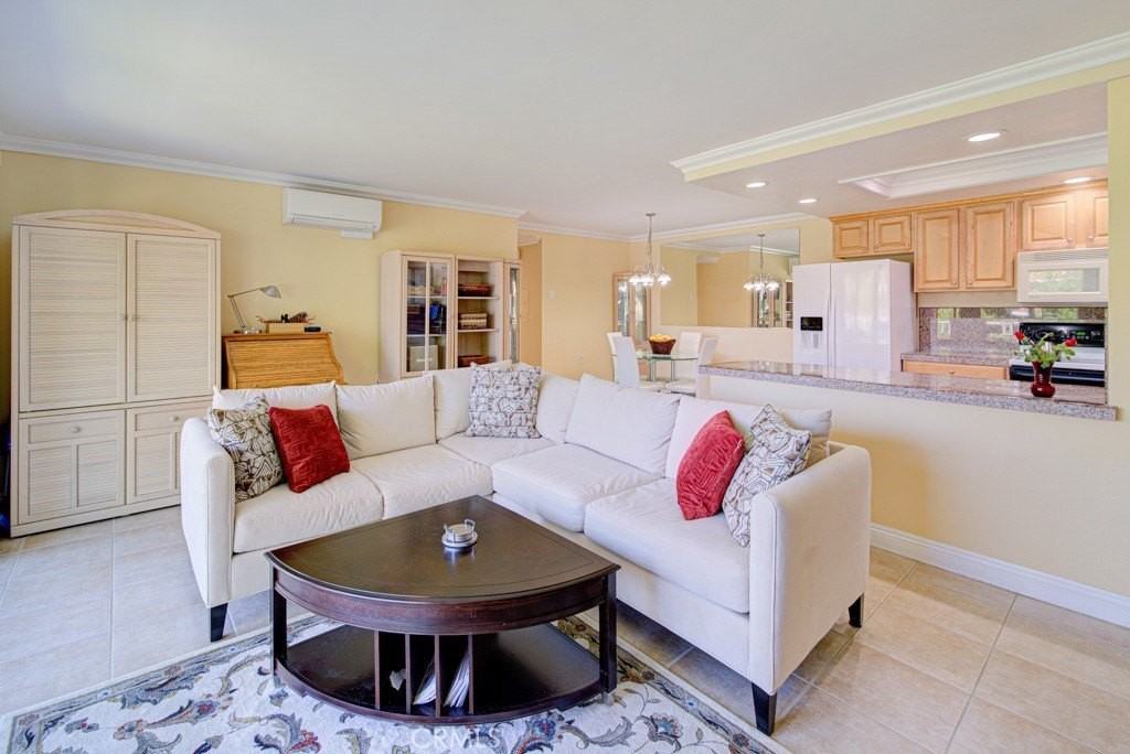 829 Via Alhambra #Q - Photo 2 of 19