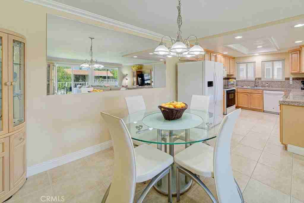 829 Via Alhambra #Q - Photo 5 of 19