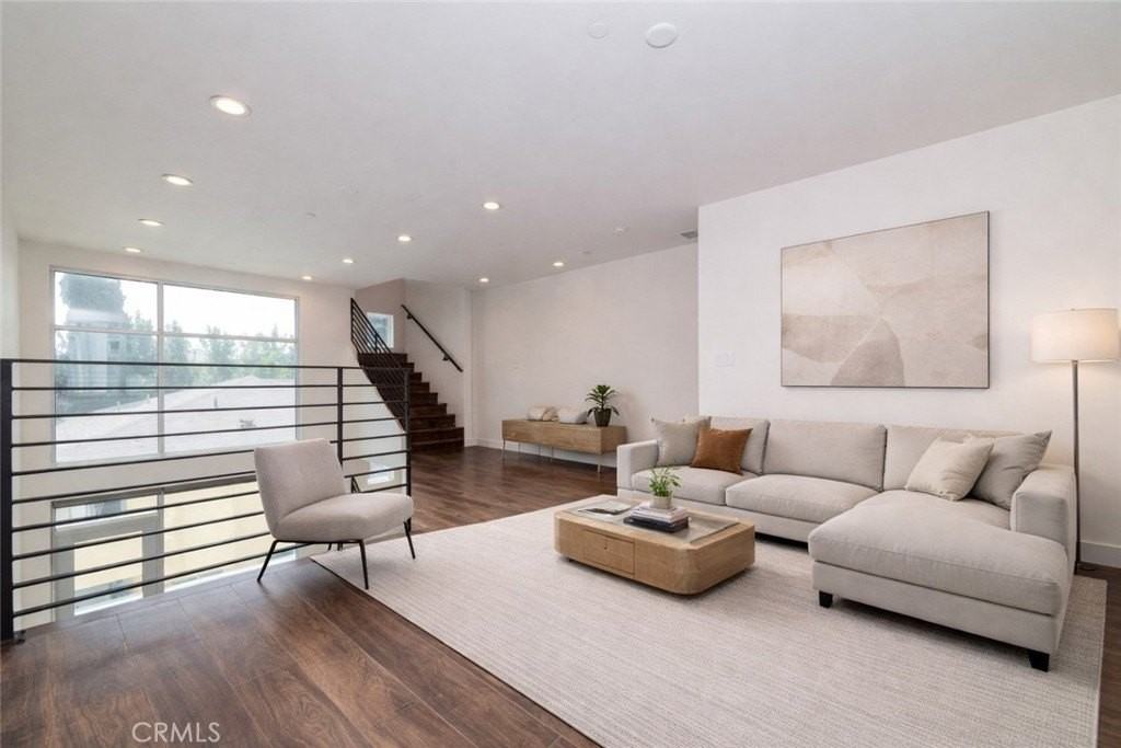 6016 W Beachwood Ln - Photo 3 of 29