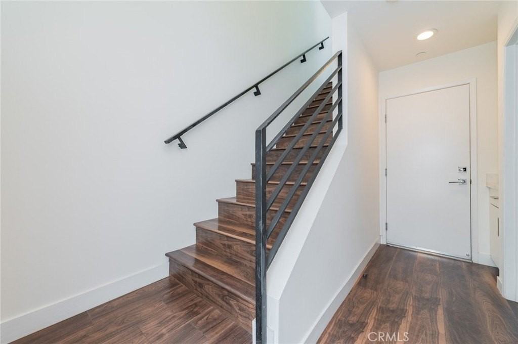 6016 W Beachwood Ln - Photo 4 of 29