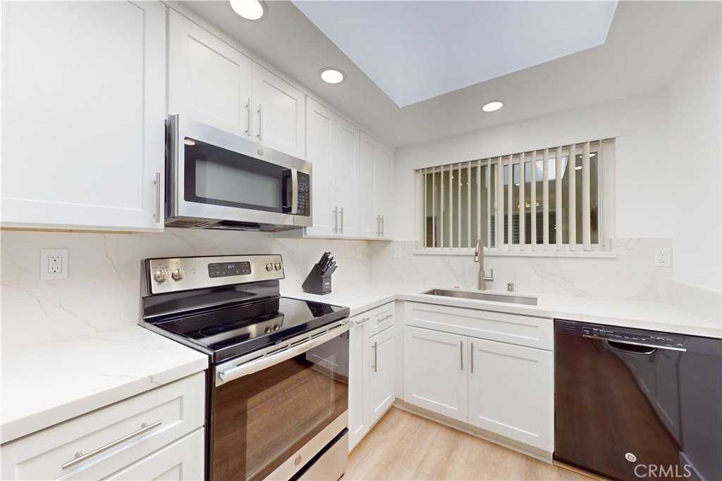 5350 Algarrobo #O - Photo 4 of 18