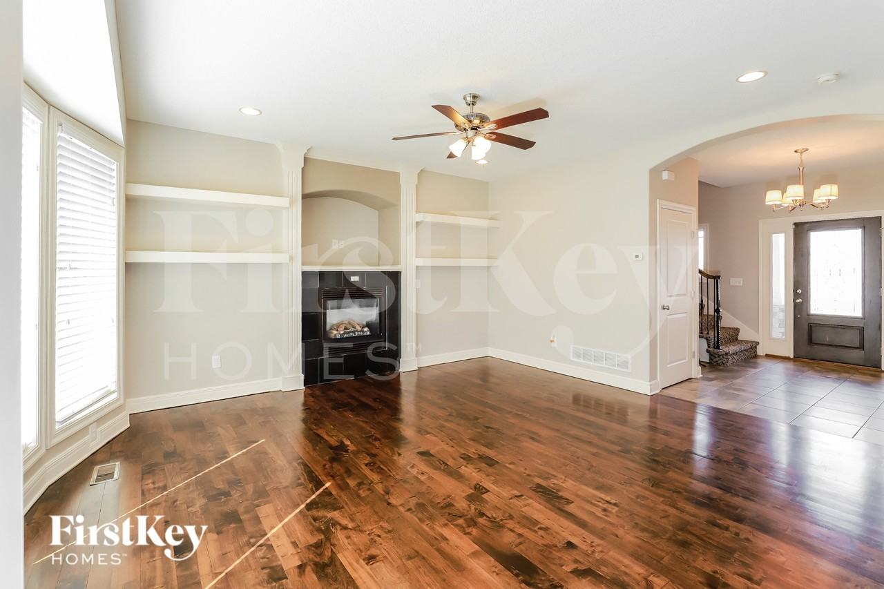 402 S Eddie Ave - Photo 2 of 19