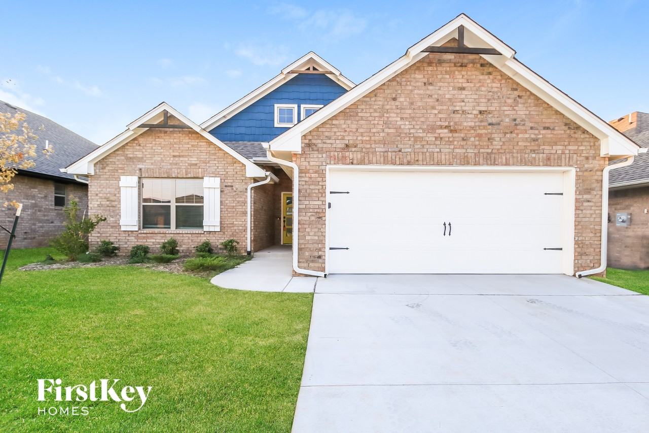 9113 Nw 121st St - Photo 2 of 15