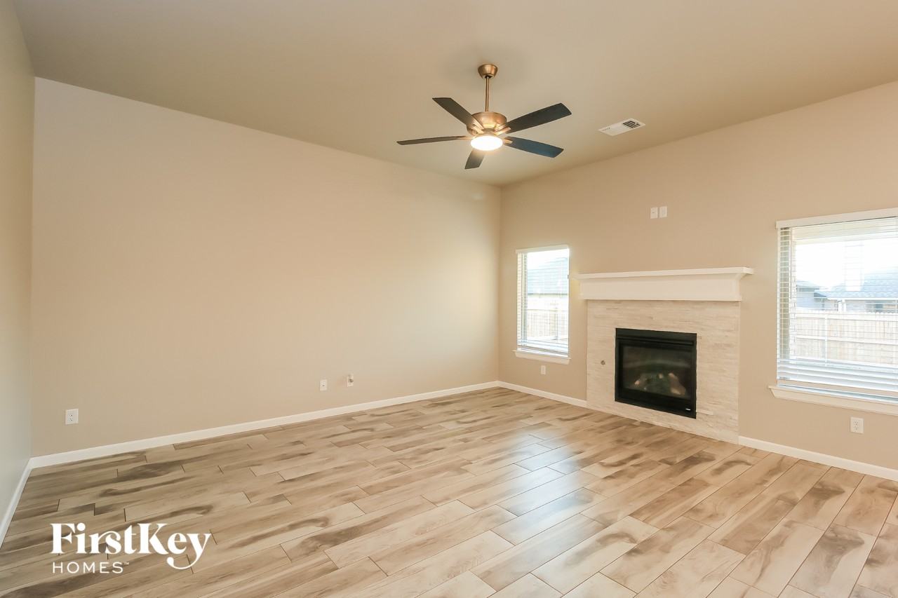 9113 Nw 121st St - Photo 3 of 15