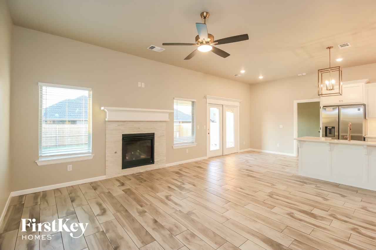 9113 Nw 121st St - Photo 4 of 15