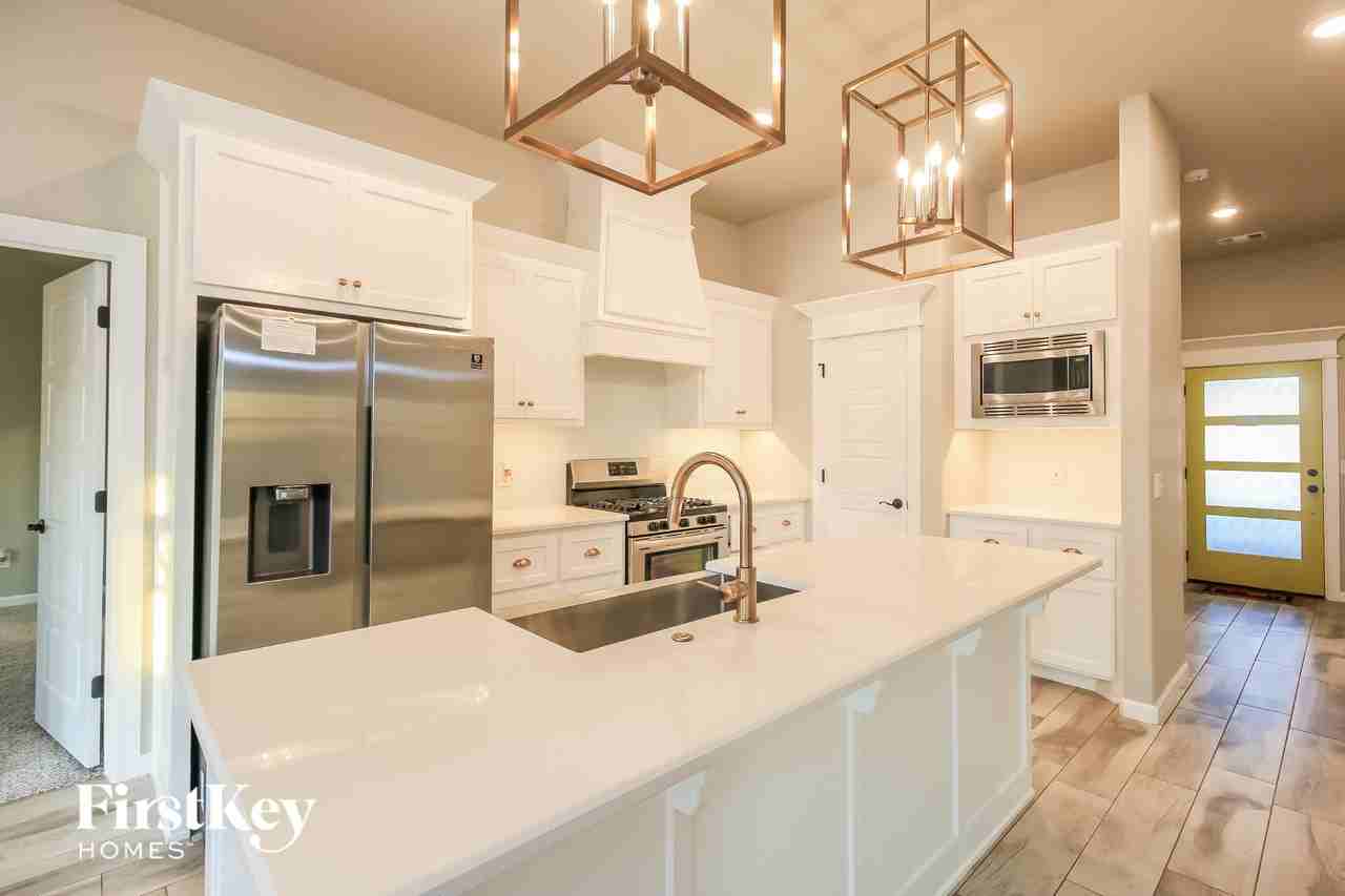 9113 Nw 121st St - Photo 5 of 15