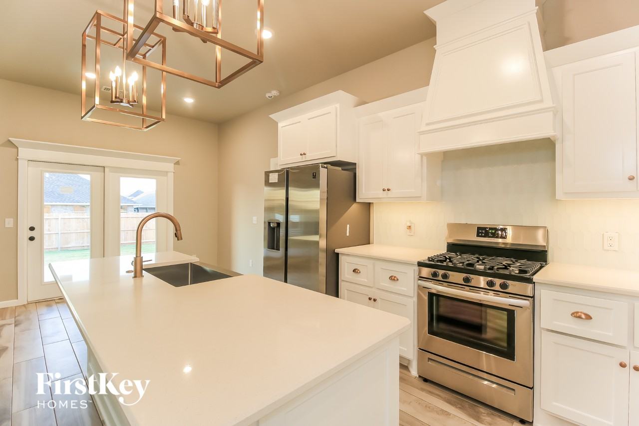 9113 Nw 121st St - Photo 6 of 15