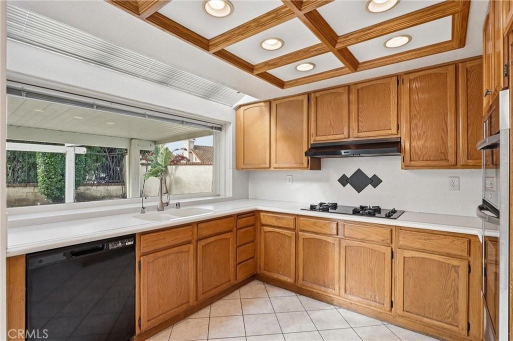 20430 Via Madrid - Photo 6 of 19