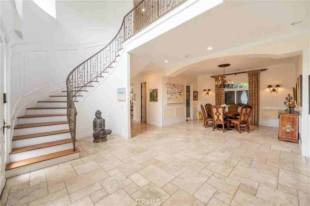 880 11th St - Photo 3 of 50