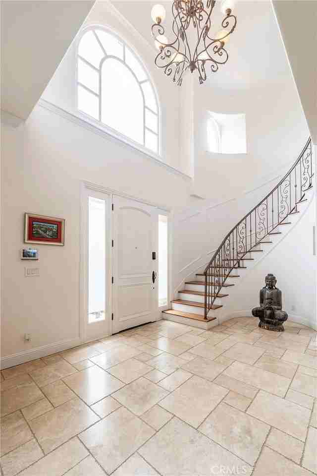 880 11th St - Photo 4 of 50