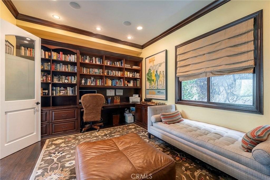 880 11th St - Photo 6 of 50