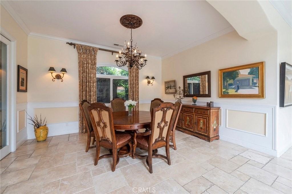 880 11th St - Photo 7 of 50