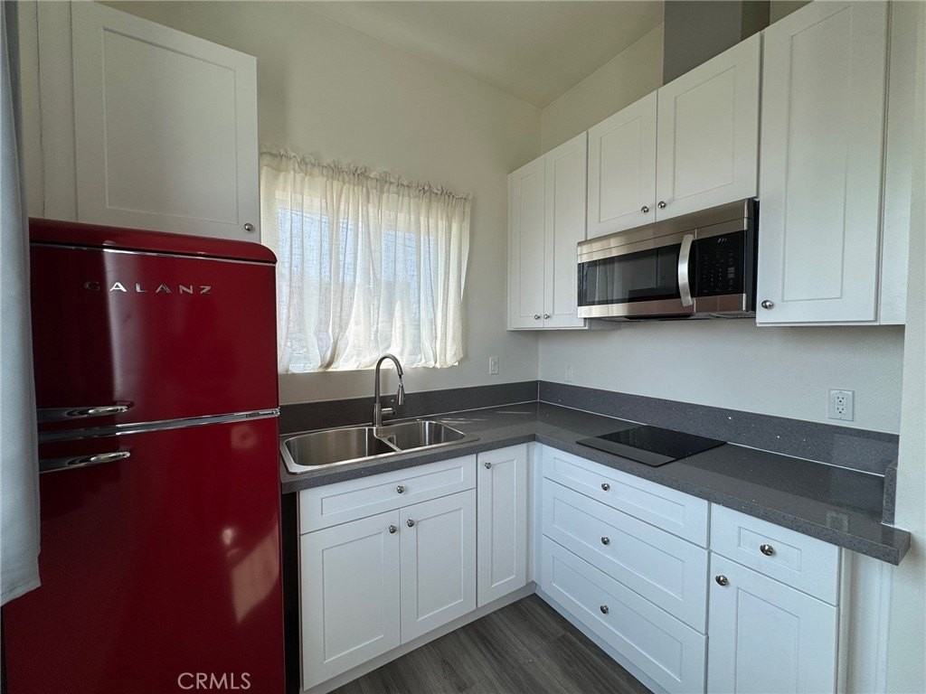 209 N Serrano Ave - Photo 2 of 19