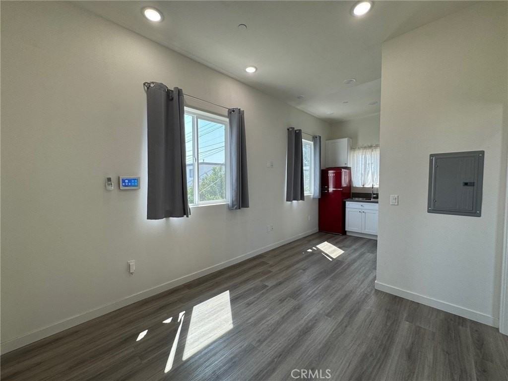 209 N Serrano Ave - Photo 4 of 19