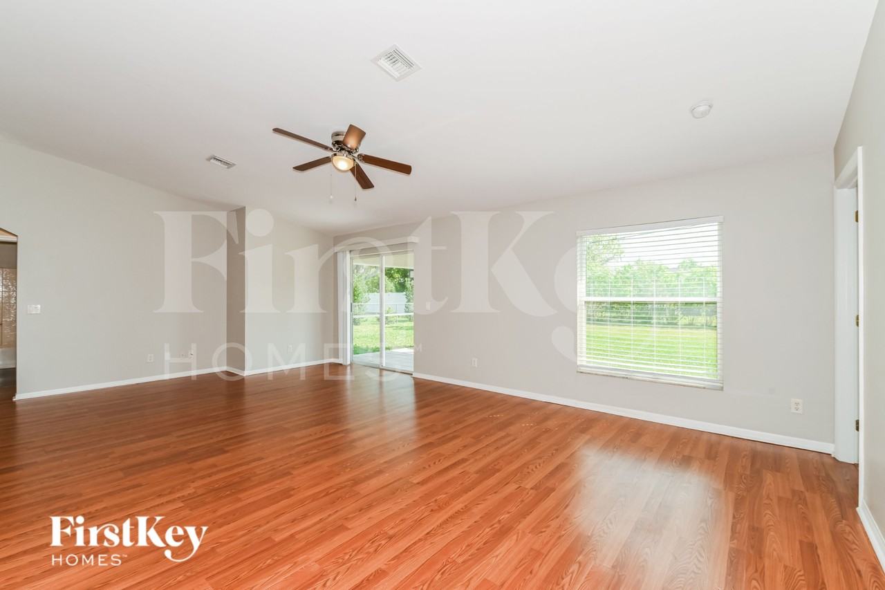 3737 Sw 1st Pl - Photo 4 of 19