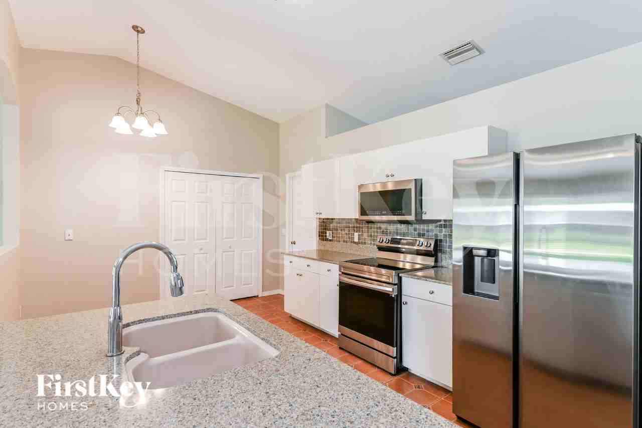 3737 Sw 1st Pl - Photo 6 of 19