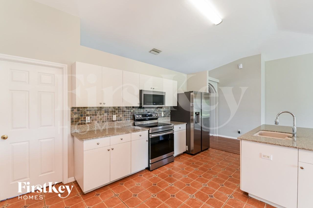 3737 Sw 1st Pl - Photo 7 of 19