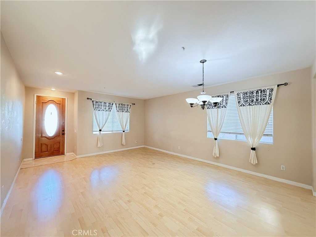 5793 Oakdale Ln - Photo 2 of 36