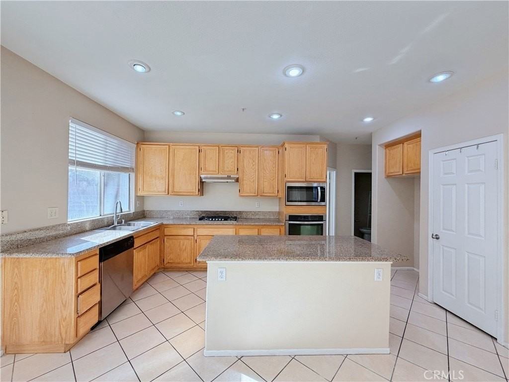 5793 Oakdale Ln - Photo 7 of 36