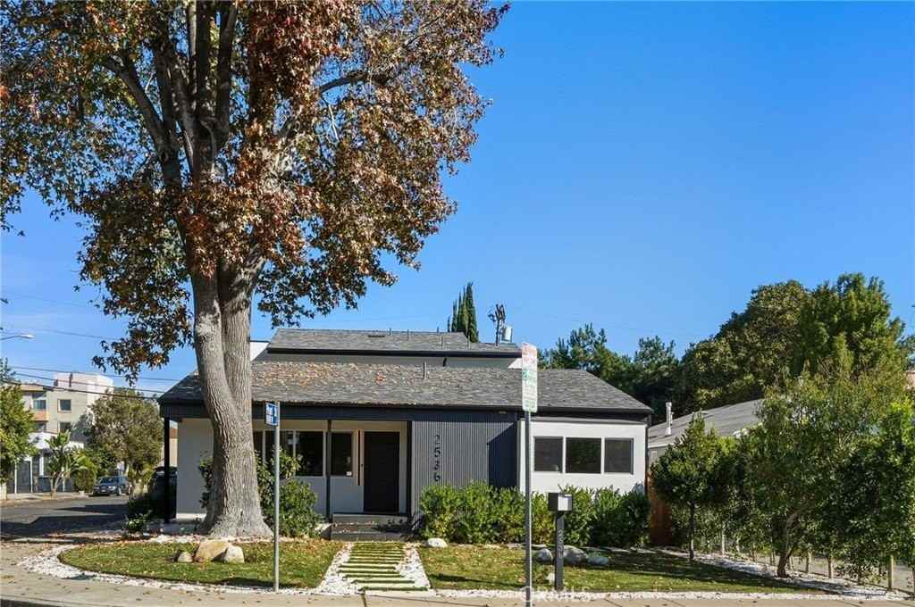 2536 Cotner Ave - Photo 3 of 50