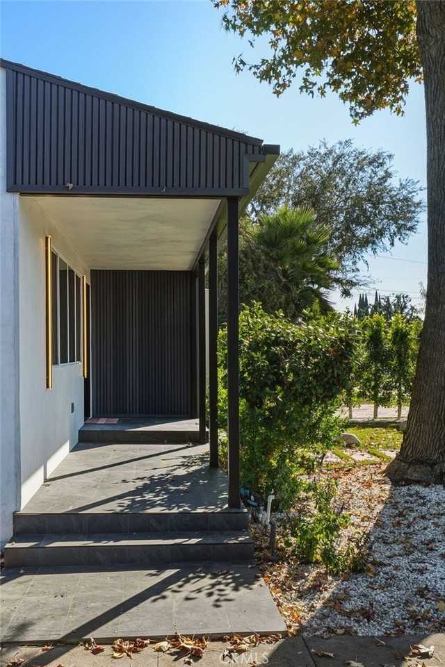 2536 Cotner Ave - Photo 6 of 50