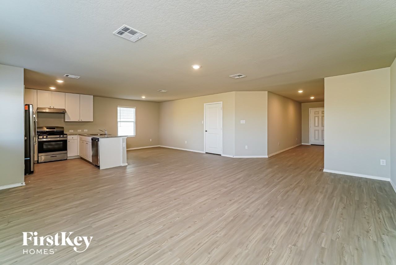 10707 Prusiner Dr - Photo 5 of 15