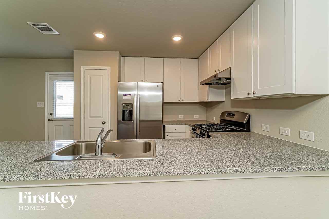 10707 Prusiner Dr - Photo 7 of 15