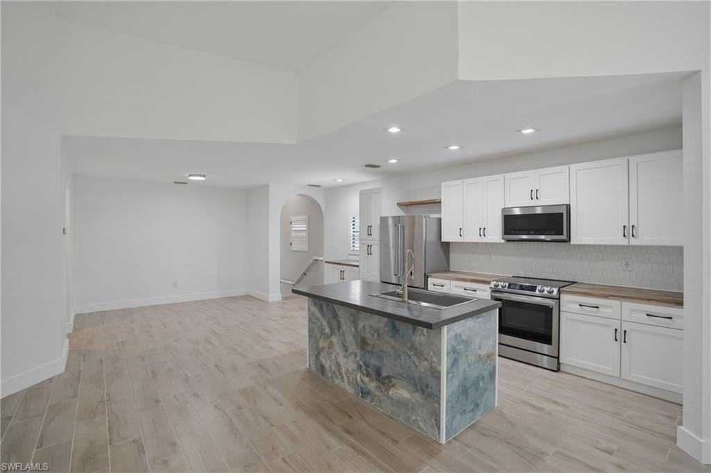 27024 Adriana Cir Apt 201 - Photo 3 of 17