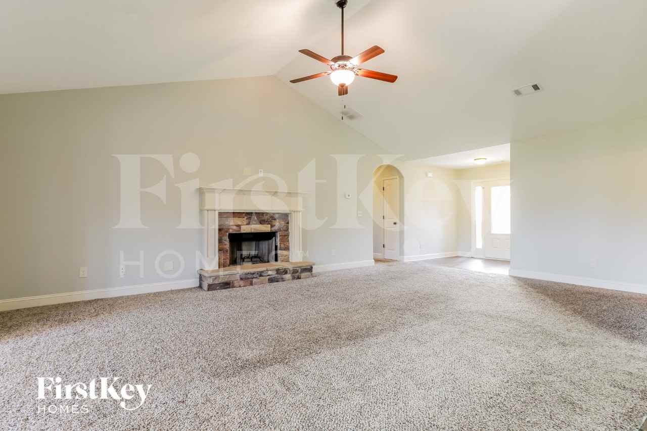1028 Lake Vista Dr - Photo 3 of 16