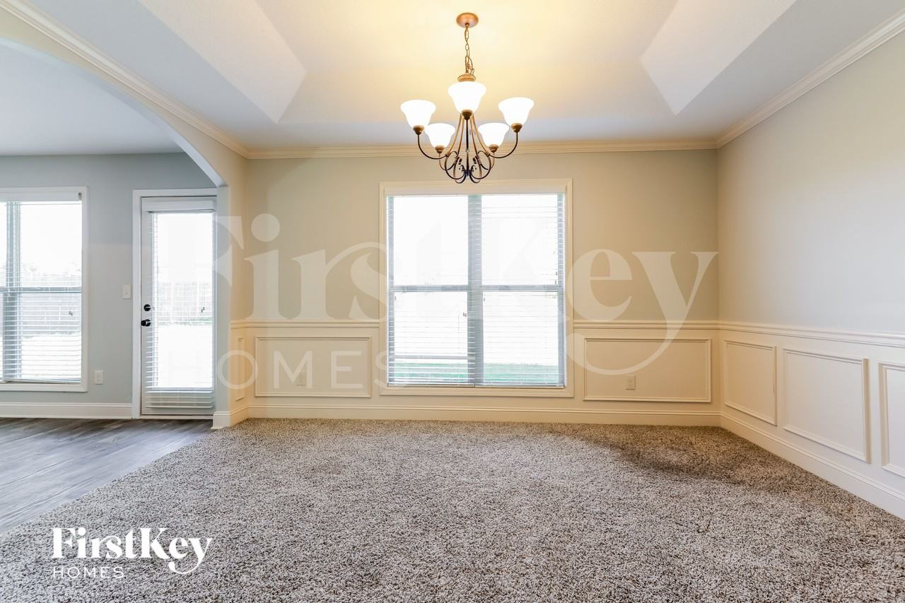 1028 Lake Vista Dr - Photo 5 of 16