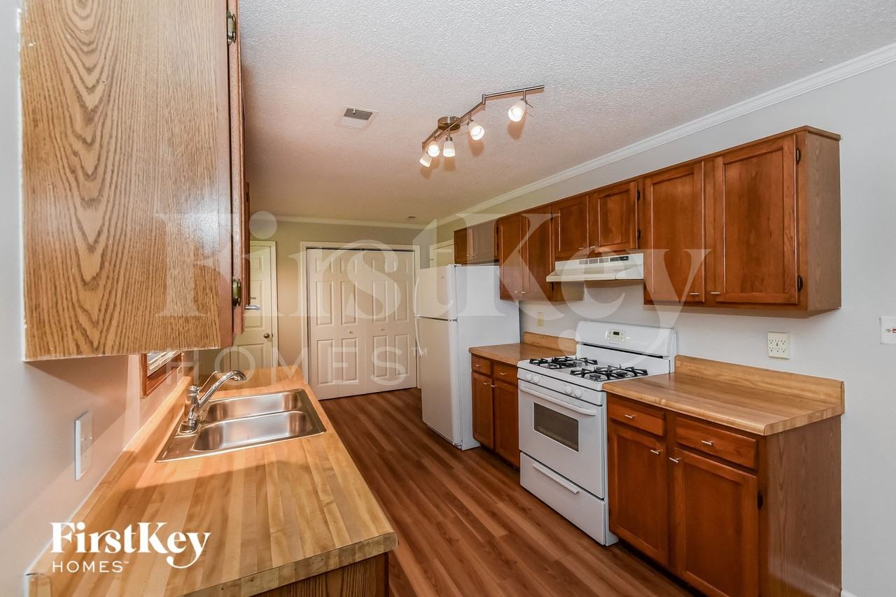 4473 Lindsey Dr - Photo 6 of 15