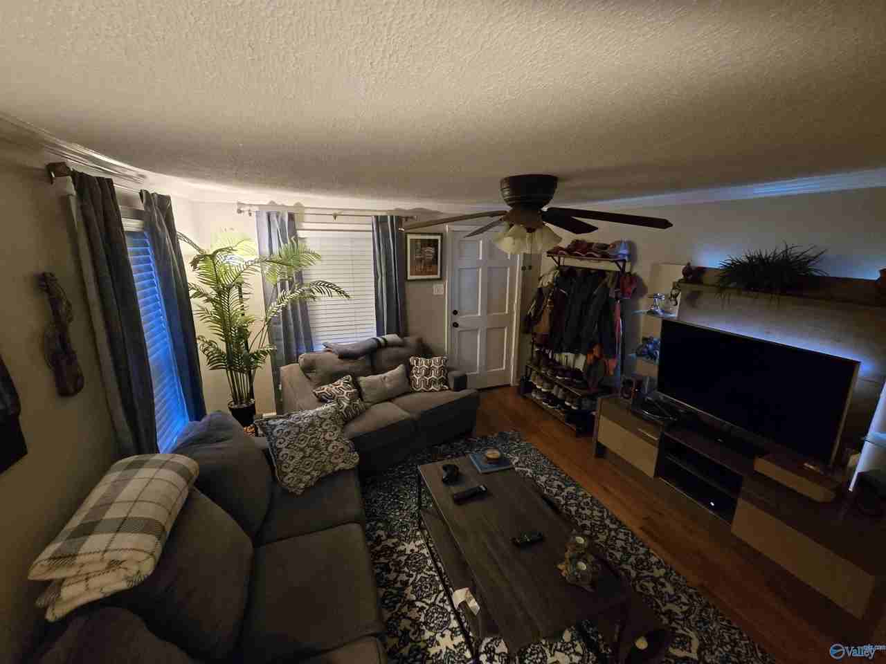 410 Mccullough Ave Ne - Photo 4 of 20