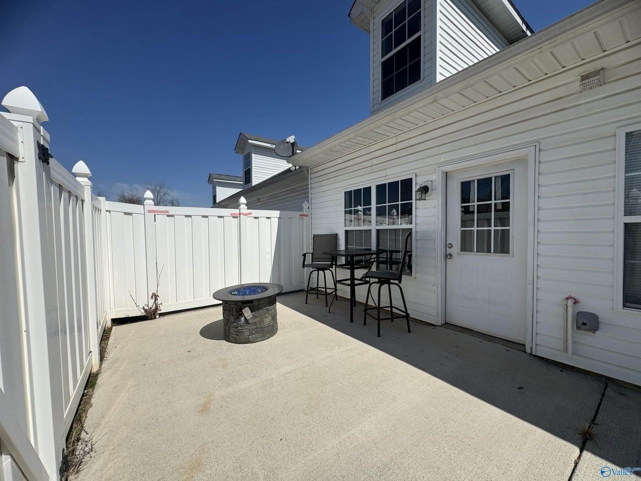 468 Shamrock Dr - Photo 2 of 35