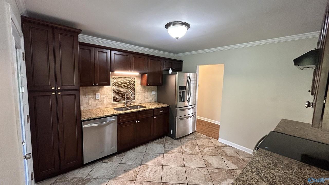 8807 Bailey Cove Rd Se - Photo 6 of 27