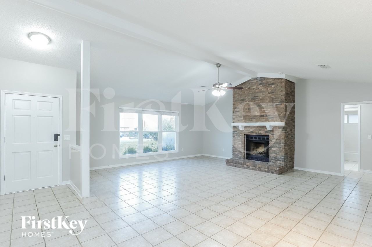 2391 Stonebridge Dr - Photo 2 of 15