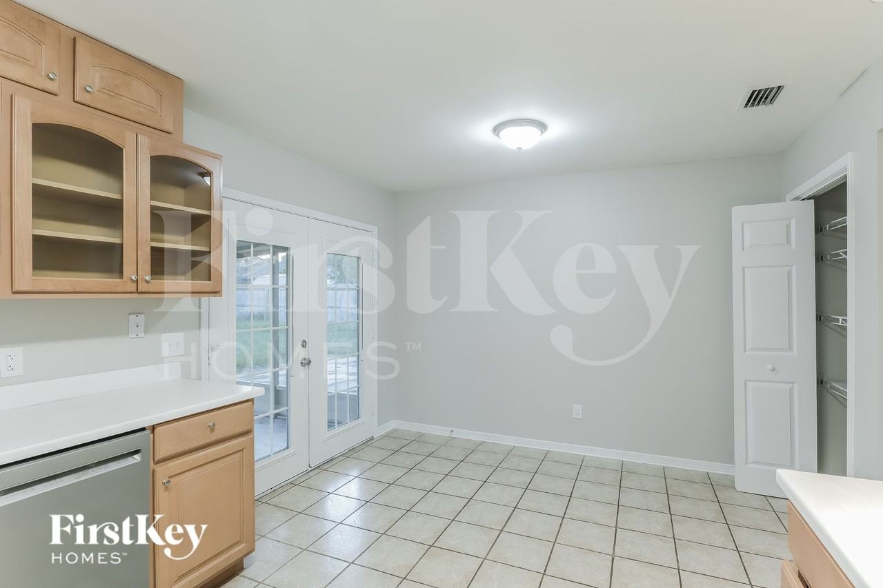 2391 Stonebridge Dr - Photo 5 of 15