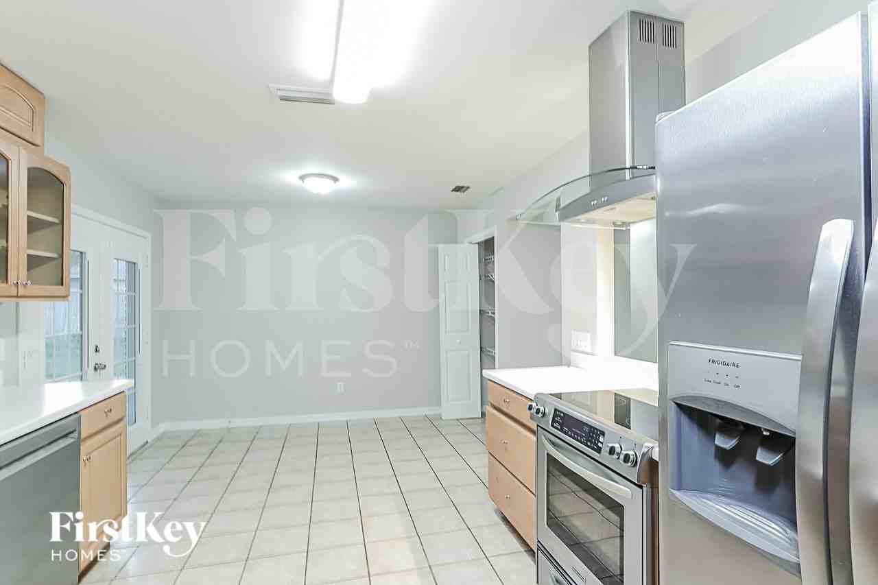 2391 Stonebridge Dr - Photo 7 of 15