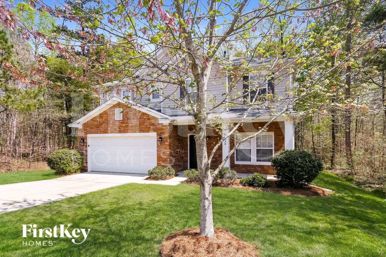 4628 Brookwood Rd - Photo 2 of 15