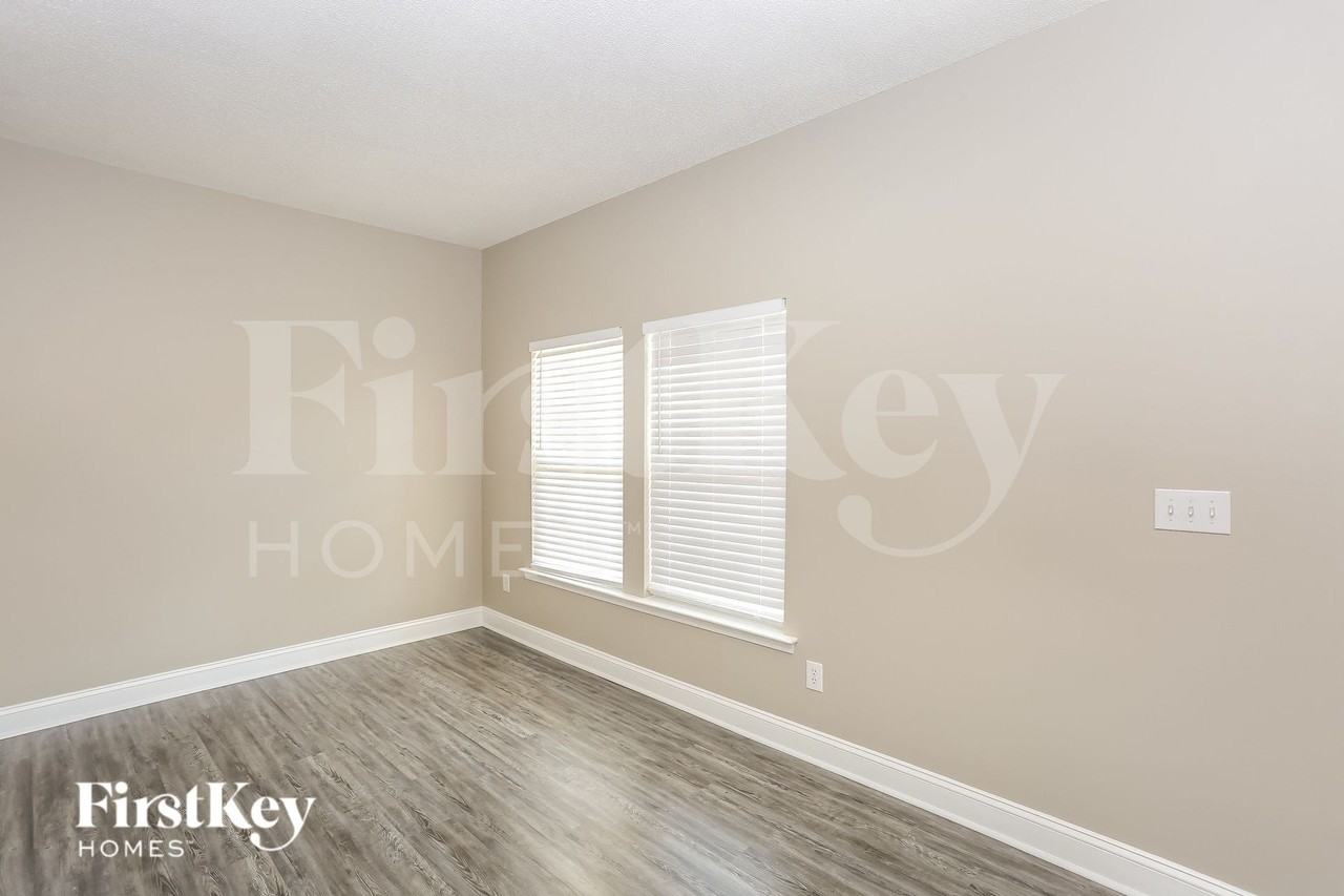 4628 Brookwood Rd - Photo 7 of 15