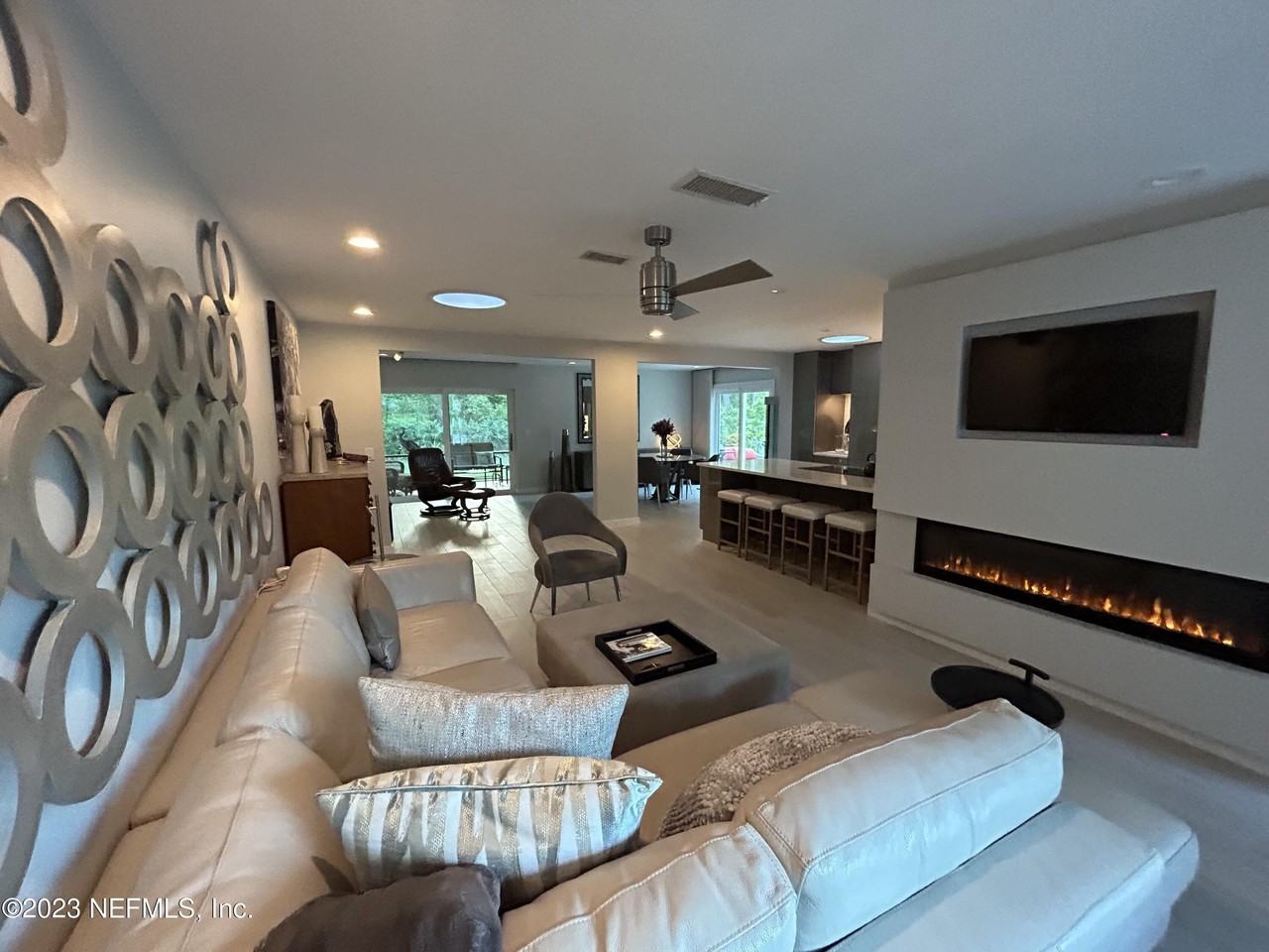 937 Espinado Ave - Photo 4 of 37